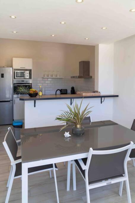 Blue Lagoon Appart En Residence Acces Plage Le Gosier  Bagian luar foto