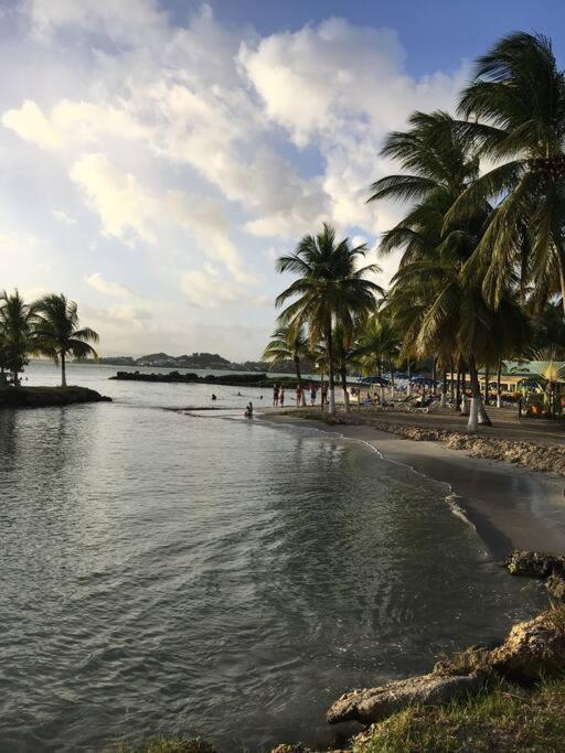 Blue Lagoon Appart En Residence Acces Plage Le Gosier  Bagian luar foto