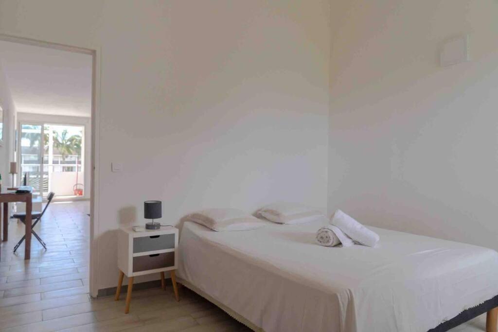 Blue Lagoon Appart En Residence Acces Plage Le Gosier  Bagian luar foto